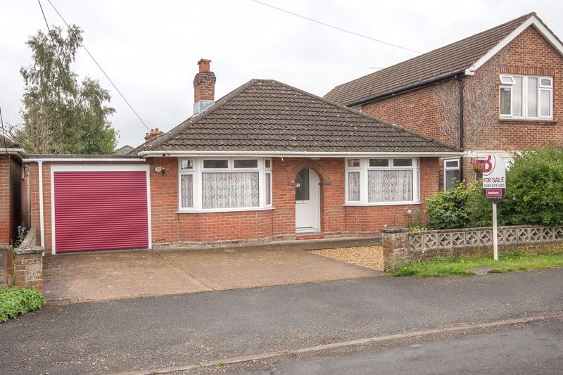 2 bed detached bungalow for sale in Hawthorne Road, Totton, Southampton