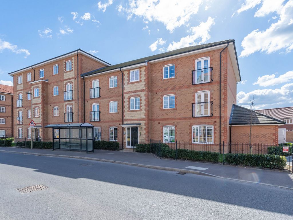 2 bed flat for sale in Diamond Drive, Didcot OX11, £219,950 Zoopla