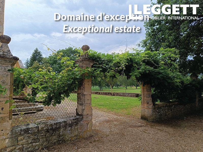 76 bed château for sale in Le BuissonDeCadouin, Dordogne, Nouvelle