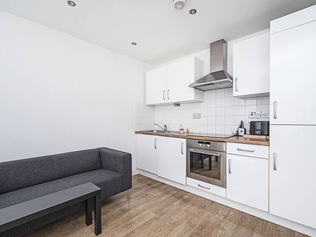 Studio for sale in Carillon Court, Spitalfields, London E1, £285,000