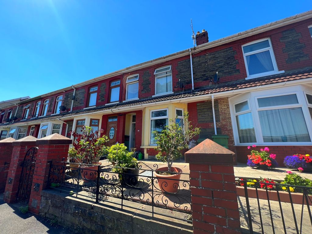 4 bed terraced house to rent in Lanelay Terrace, Maesycoed, Pontypridd