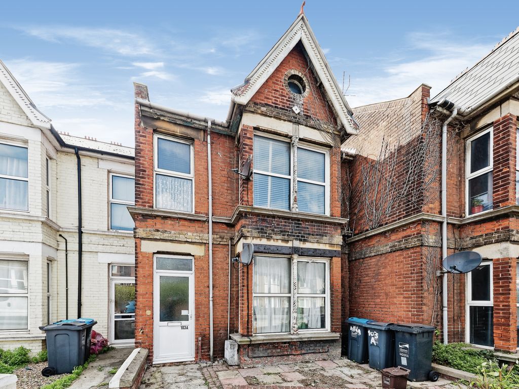 3 bed flat for sale in Ramsgate Road, Margate, Kent CT9, £250,000 Zoopla