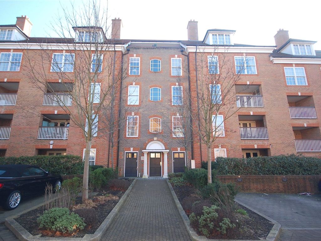 2 bed flat to rent in Ashridge Close, Finchley N3, £2,250 pcm Zoopla