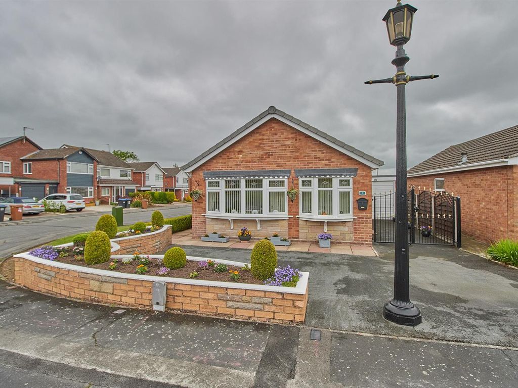 2 bed detached bungalow for sale in Bramcote Close, Hinckley LE10, £