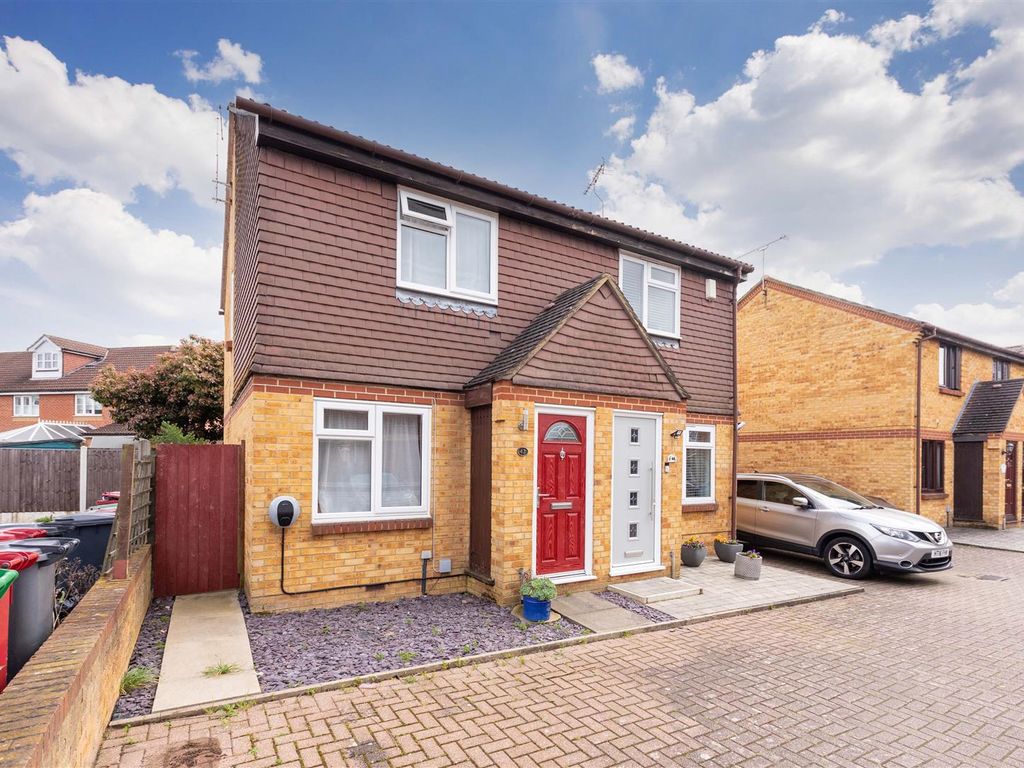 2 bed semidetached house for sale in Alder Close, Cippenham, Slough