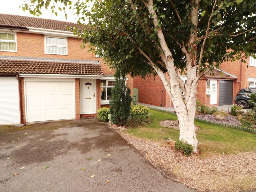 3 bed semidetached house for sale in Shackleton Avenue, Yate, Bristol