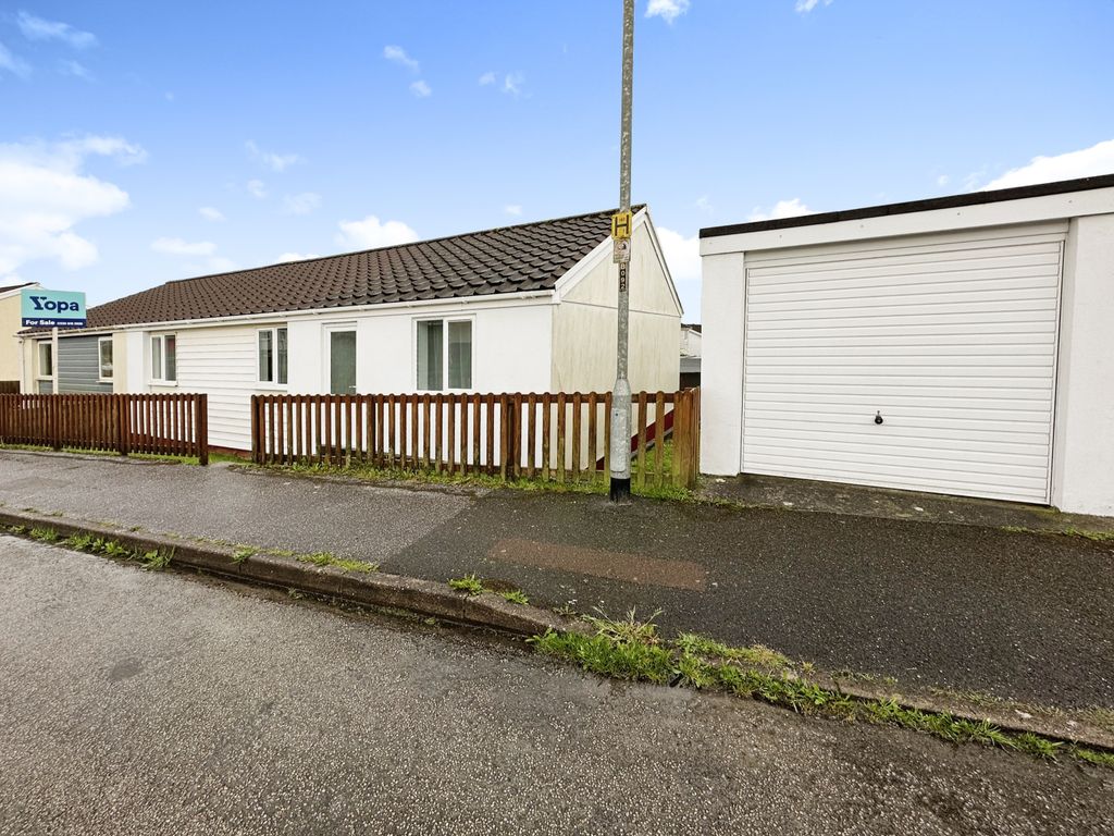4 bed semidetached bungalow for sale in Trenarren View, Boscoppa, St