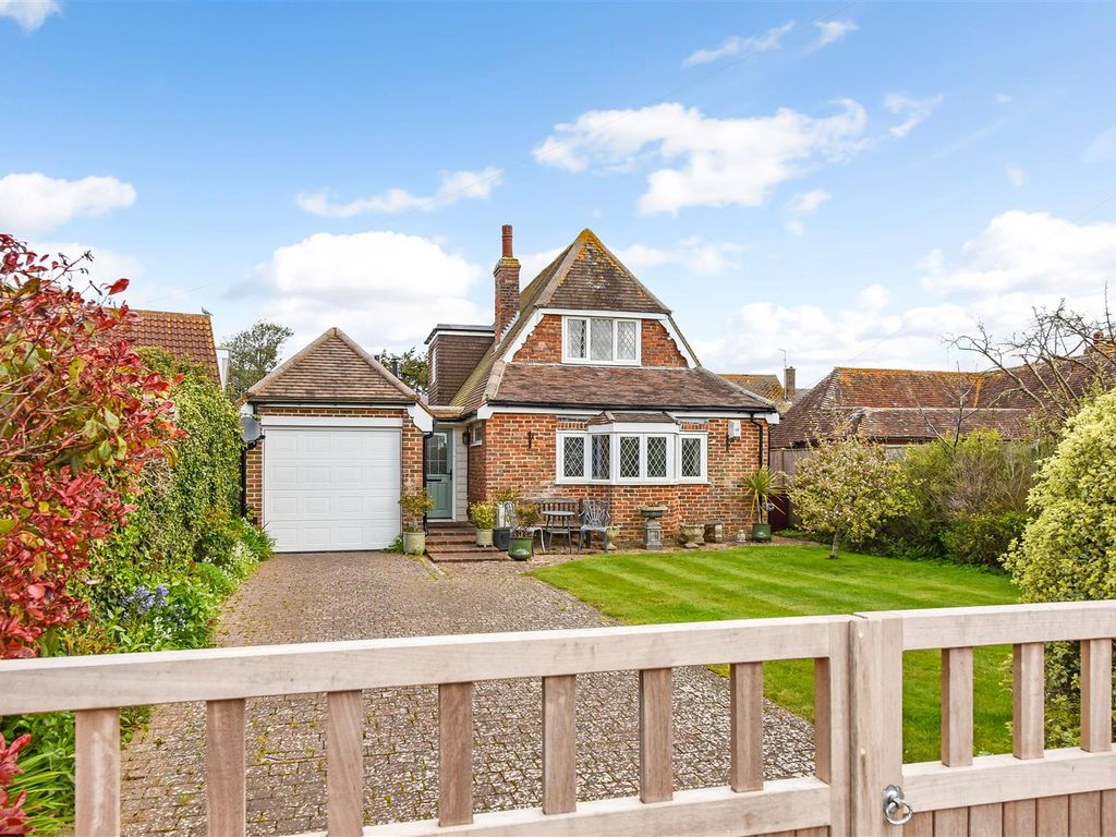 4 bed detached house for sale in Oakfield Avenue, East Wittering