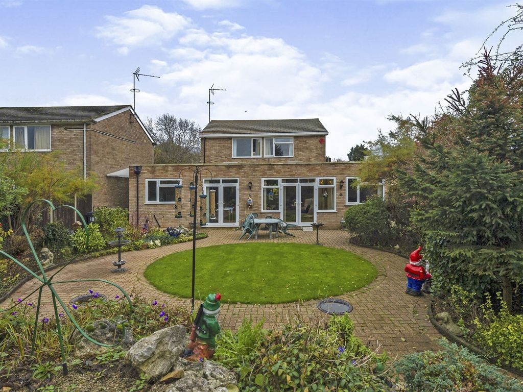 5 bed linkdetached house for sale in Ridgeway, Welwyn Garden City AL7