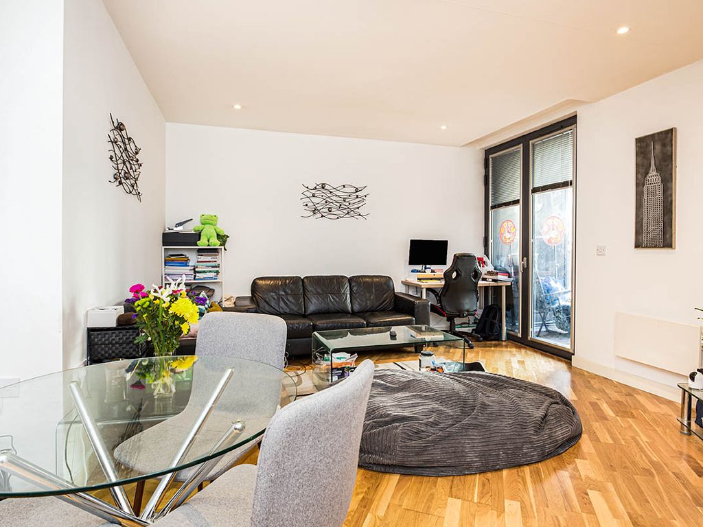 2 bed flat for sale in Piccadilly Place, Manchester, Greater Manchester