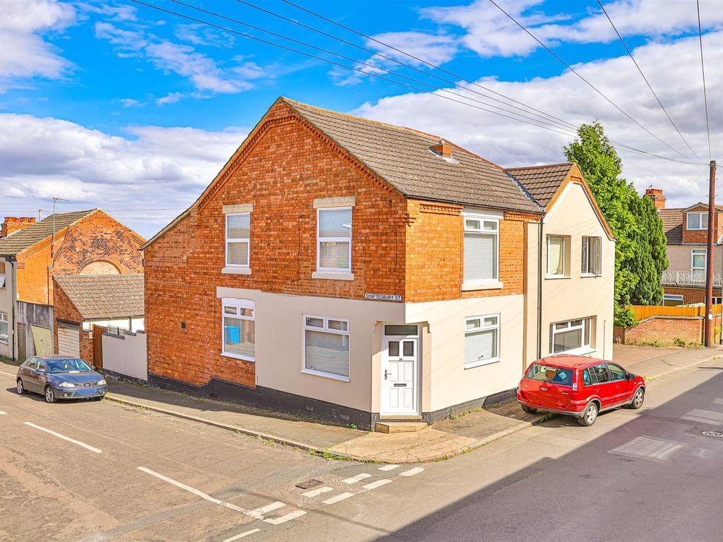 3 bed semidetached house for sale in Gordon Street, Kettering NN16