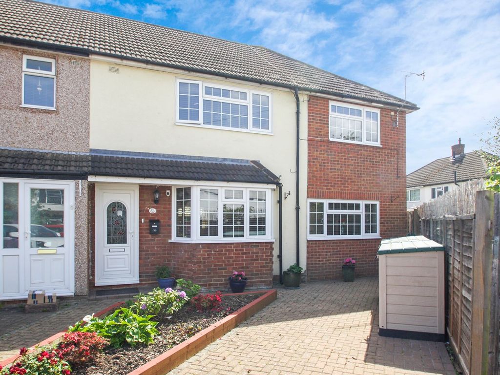 4 bed end terrace house for sale in Stuart Way, StainesUponThames