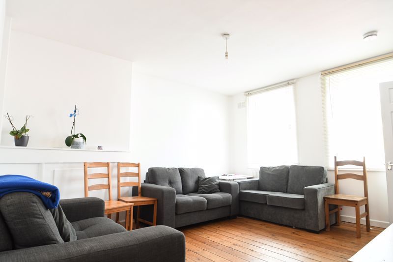 1 bed end terrace house to rent in Queens Park Road, Brighton BN2, £585