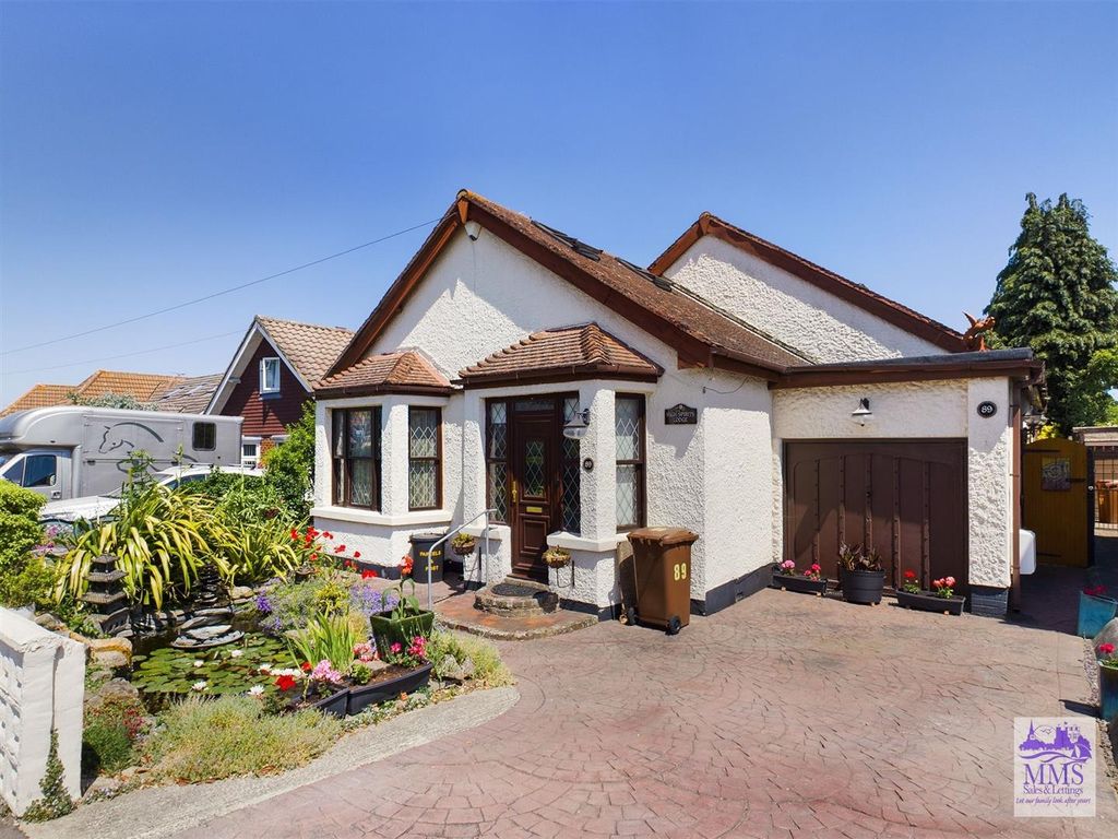 3 bed detached bungalow for sale in Edwin Road, Rainham, Gillingham ME8