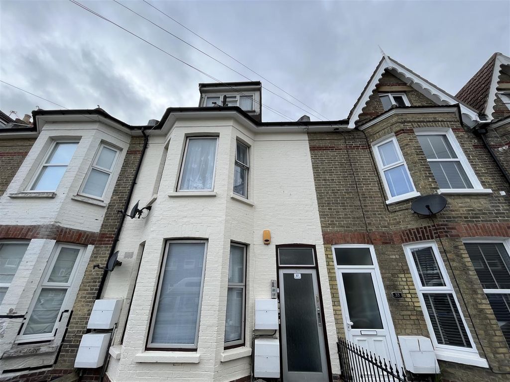 Studio to rent in Bayford Road, Littlehampton BN17, £650 pcm Zoopla