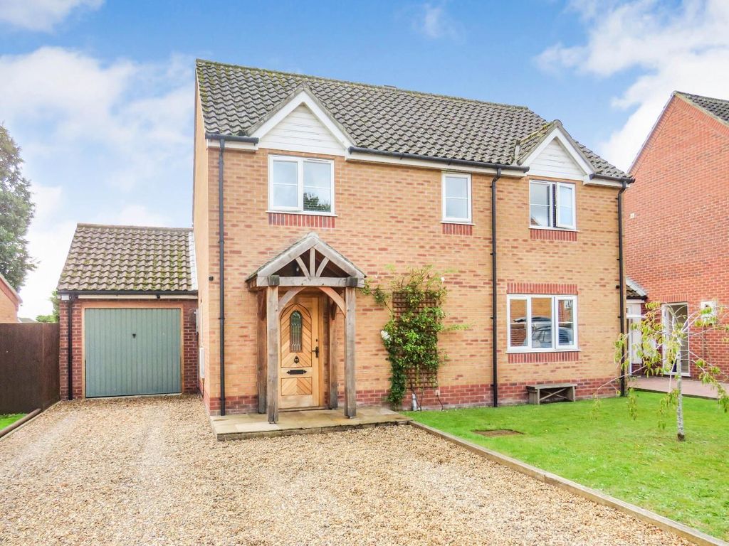 4 bed detached house for sale in Vale Court, Weeting, Brandon IP27, £