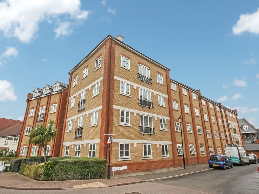 3 bed flat to rent in Albany Gardens, Colchester CO2, £1,200 pcm Zoopla