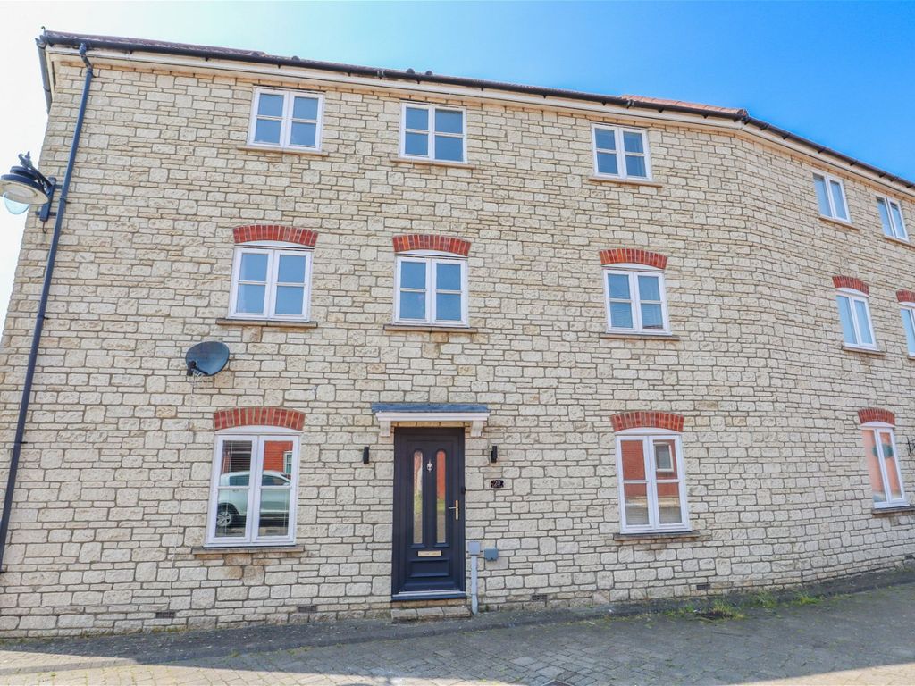 3 bed terraced house for sale in Poppy Close, Calne SN11 Zoopla