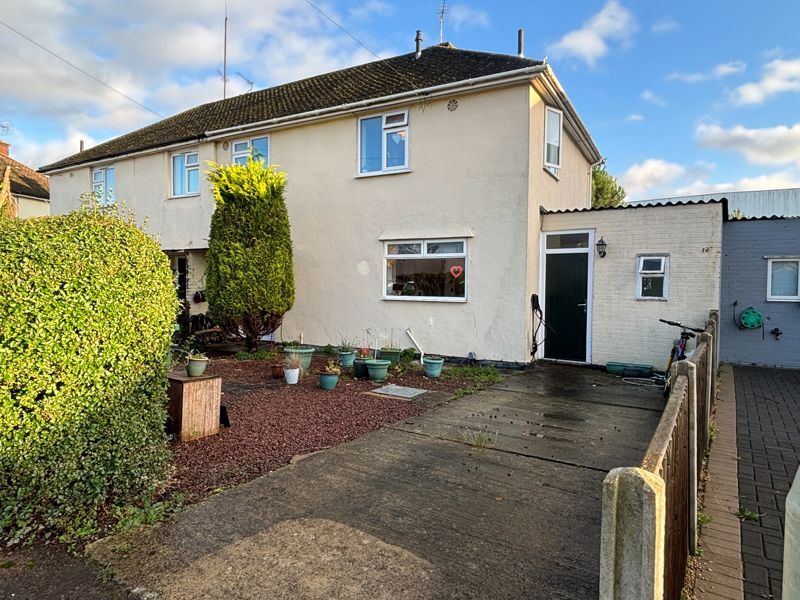 3 bed semidetached house for sale in Sandyleaze, Longlevens