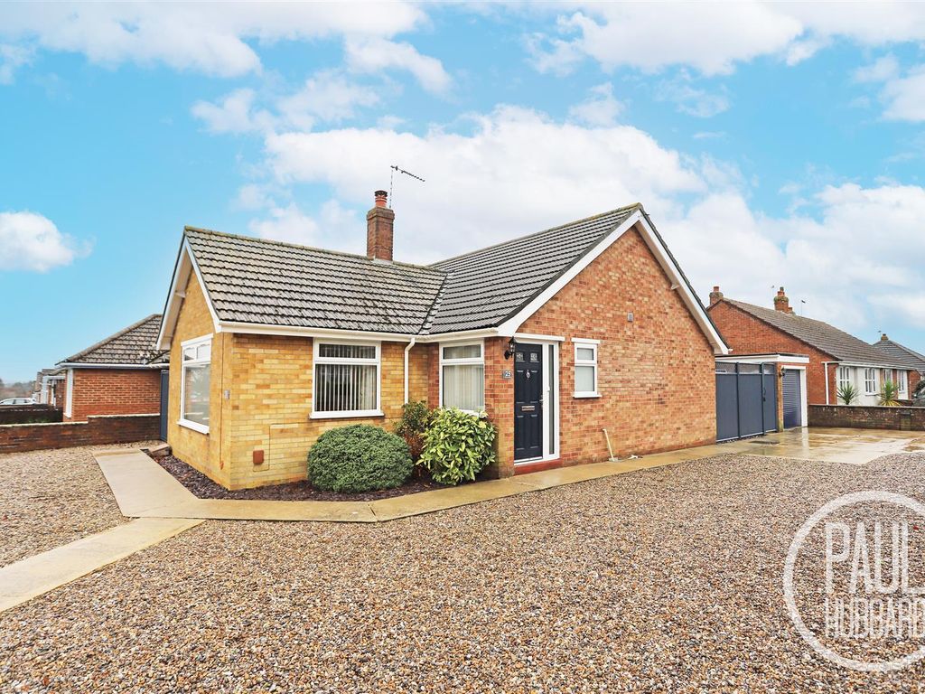 2 bed detached bungalow for sale in Sharon Drive, Lowestoft NR32, £