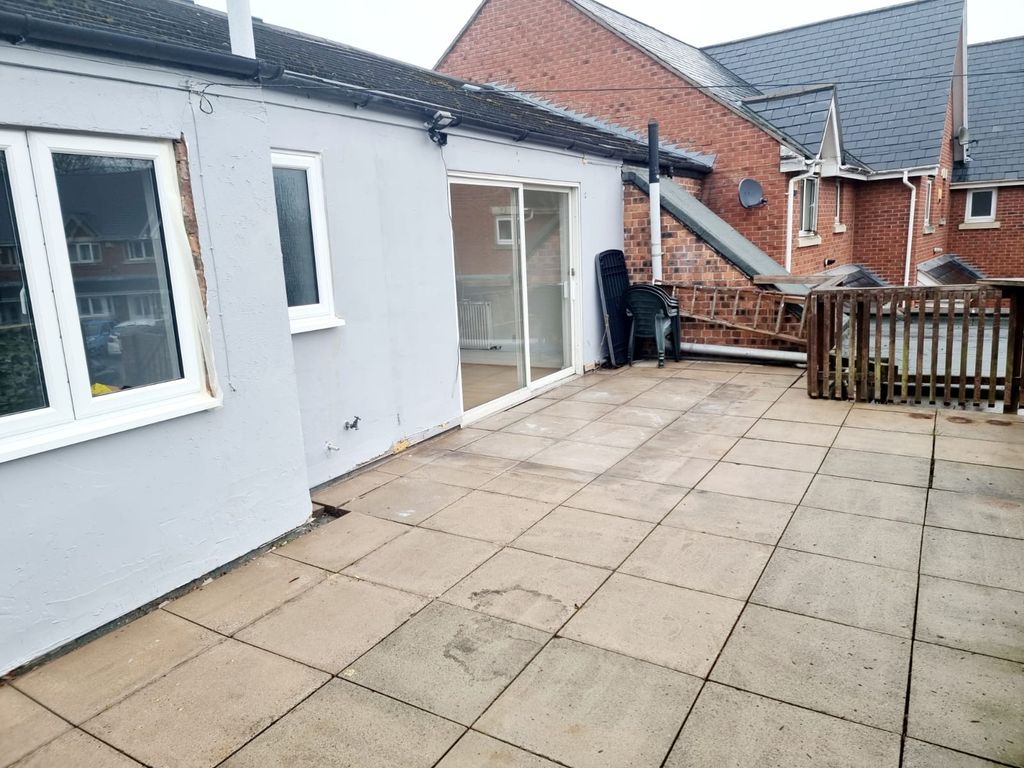 2 bed flat to rent in Manchester Road, Warrington WA1 Zoopla