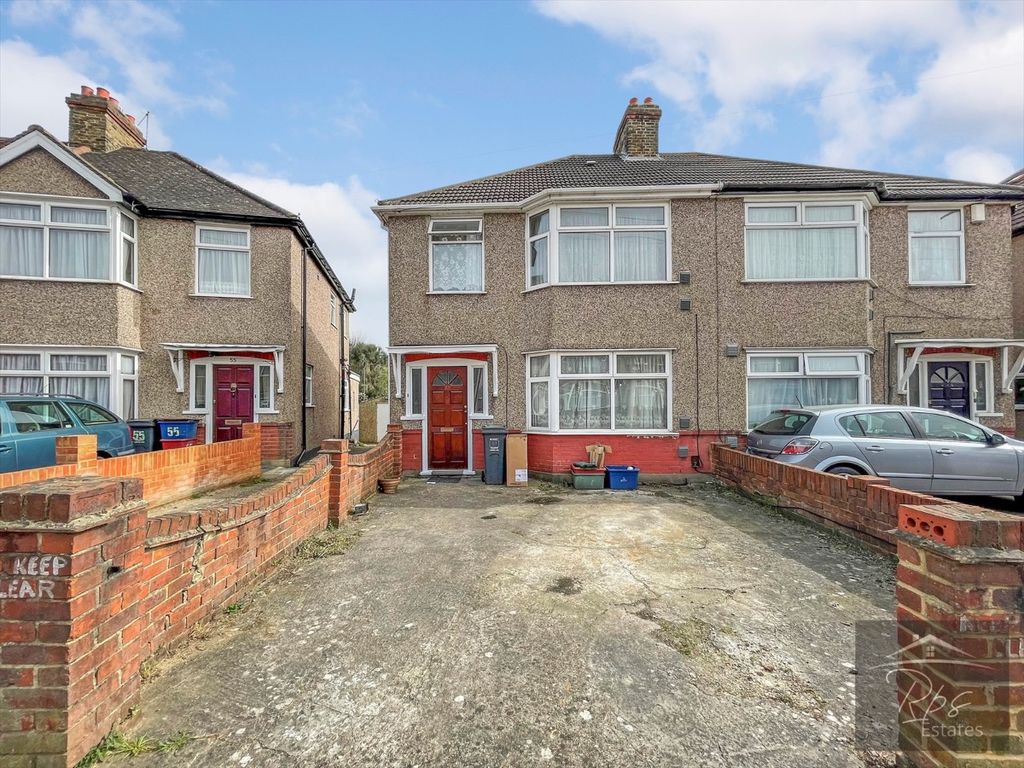 4 bed semidetached house to rent in Kingsley Avenue, Hounslow TW3 Zoopla