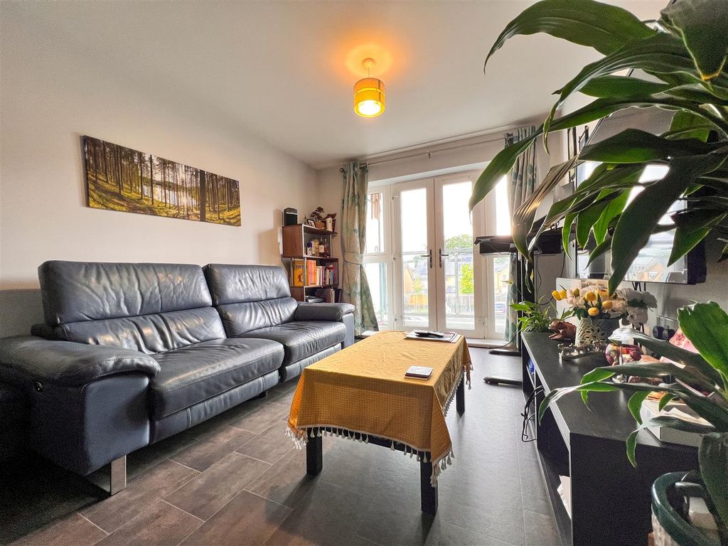 2 bed flat for sale in Morris Drive, Belvedere DA17 Zoopla