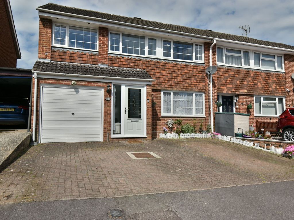 4 bed semidetached house for sale in Linden Close, Newbury RG14, £