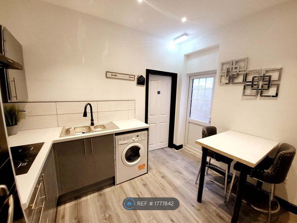 Room to rent in WestcliffOnSea, WestcliffOnSea SS0, £799 pcm Zoopla