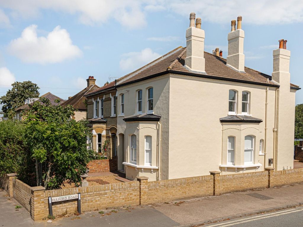 4 bed semidetached house for sale in Chessington Road, West Ewell