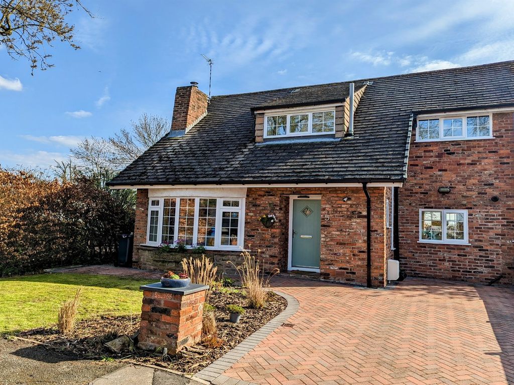 3 bed detached house for sale in Greenfields Close, Lach Dennis