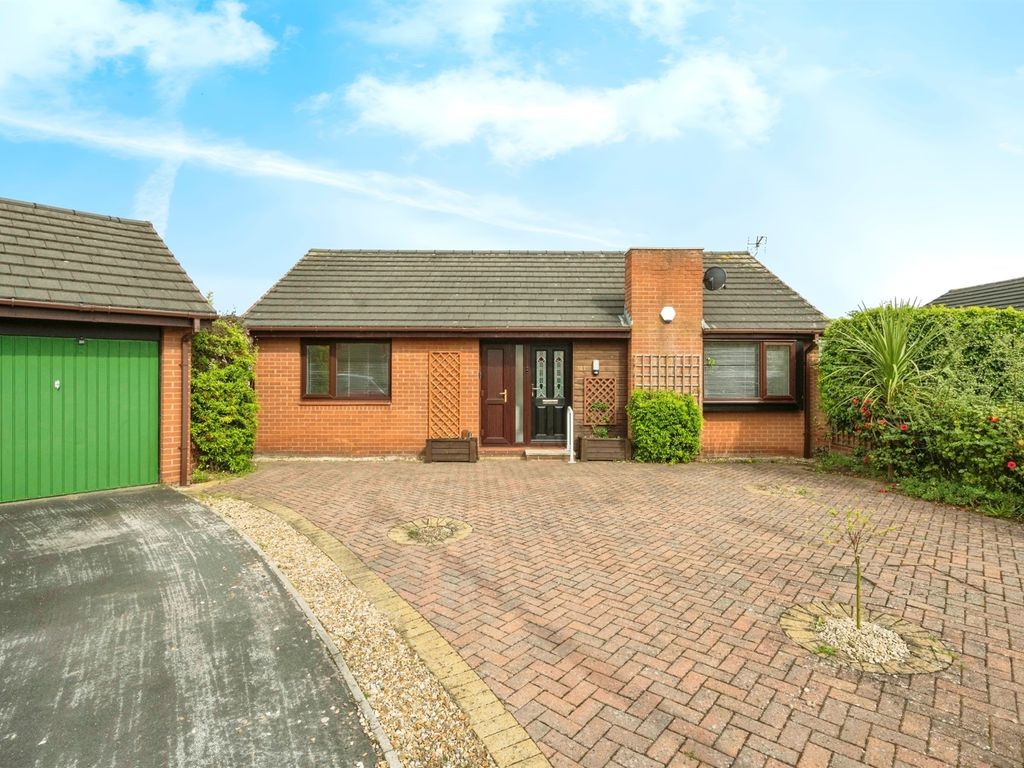 2 bed detached bungalow for sale in Thorpe Hall Road, Kirk Sandall