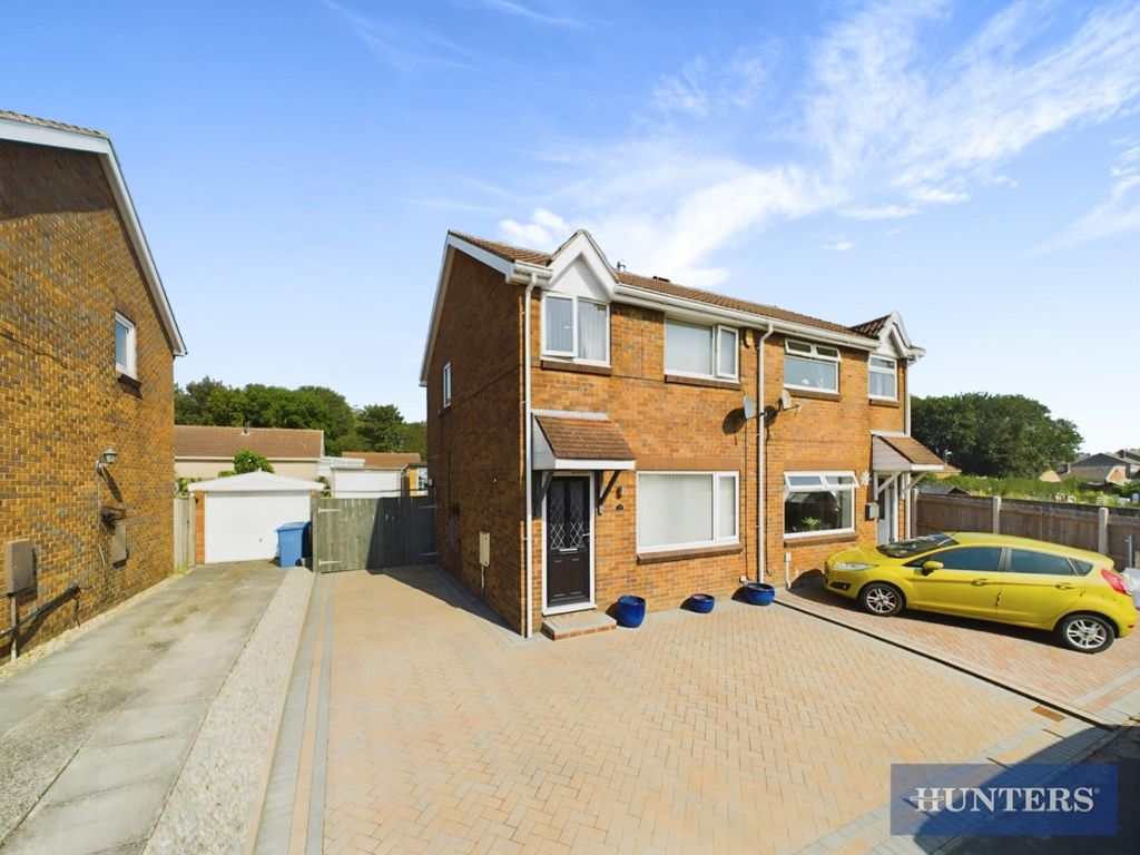 3 bed semidetached house for sale in Pinfold Way North, Bridlington