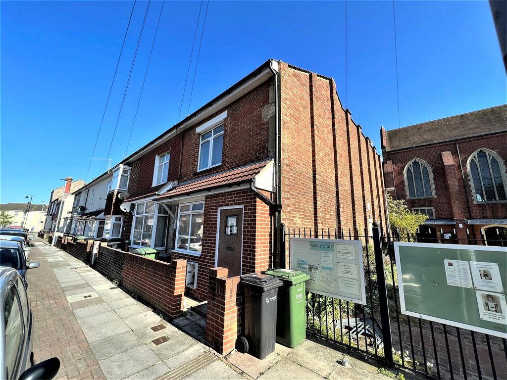 1 bed flat to rent in Fawcett Road, Southsea PO4 Zoopla