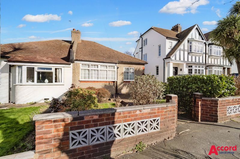 2 bed semidetached bungalow for sale in Westland Avenue, Hornchurch