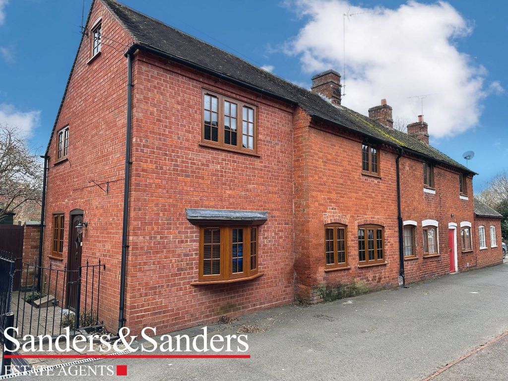 3 bed cottage to rent in Bulls Head Yard, Alcester B49, £1,000 pcm Zoopla