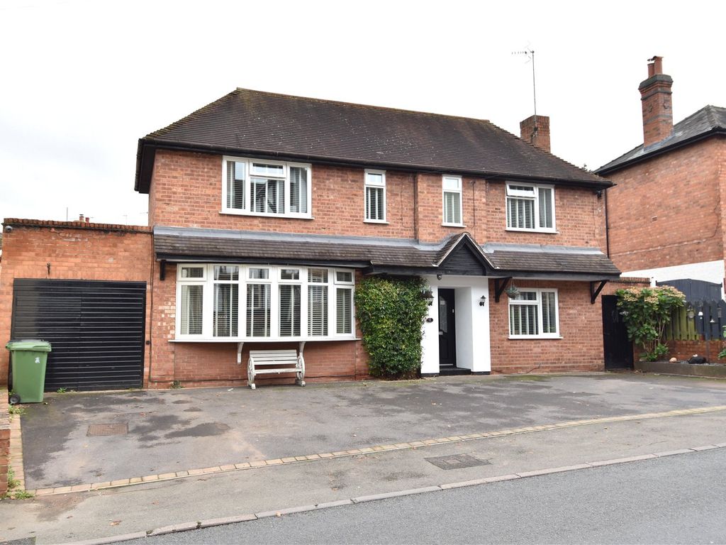 3 bed detached house for sale in The Holloway, Droitwich, Worcestershire WR9, £375,000 Zoopla