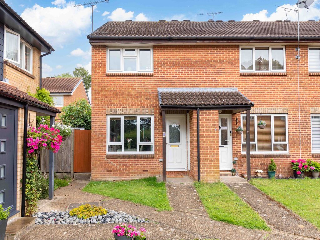 2 bed end terrace house for sale in Oakfields, Worth RH10 Zoopla