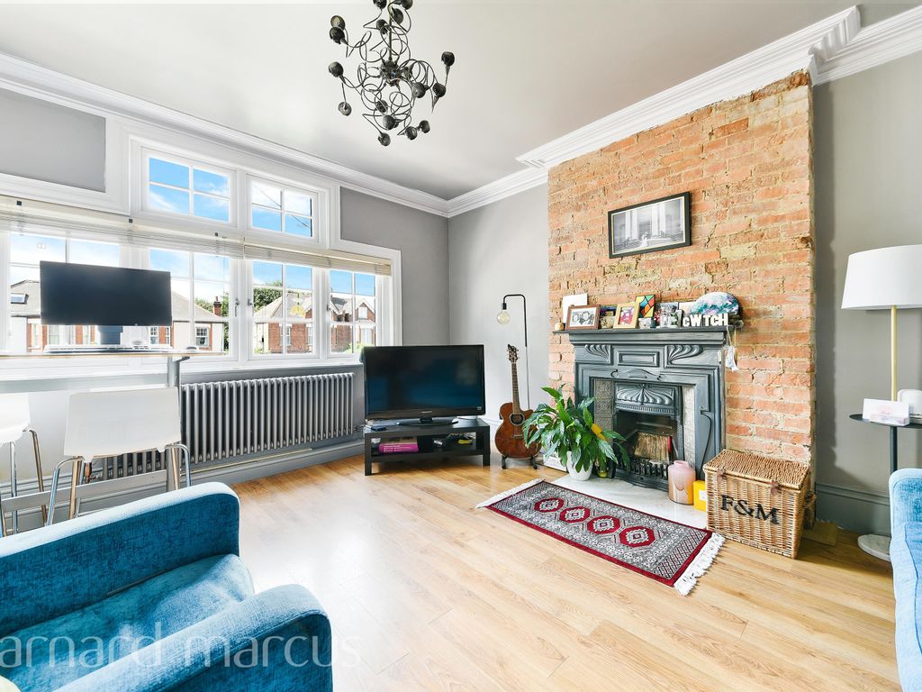 2 bed flat to rent in Ewell Road, Surbiton KT6, £1,800 pcm Zoopla