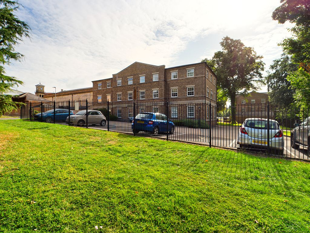 2 bed flat for sale in Chaloner Grove, Wakefield WF1 Zoopla