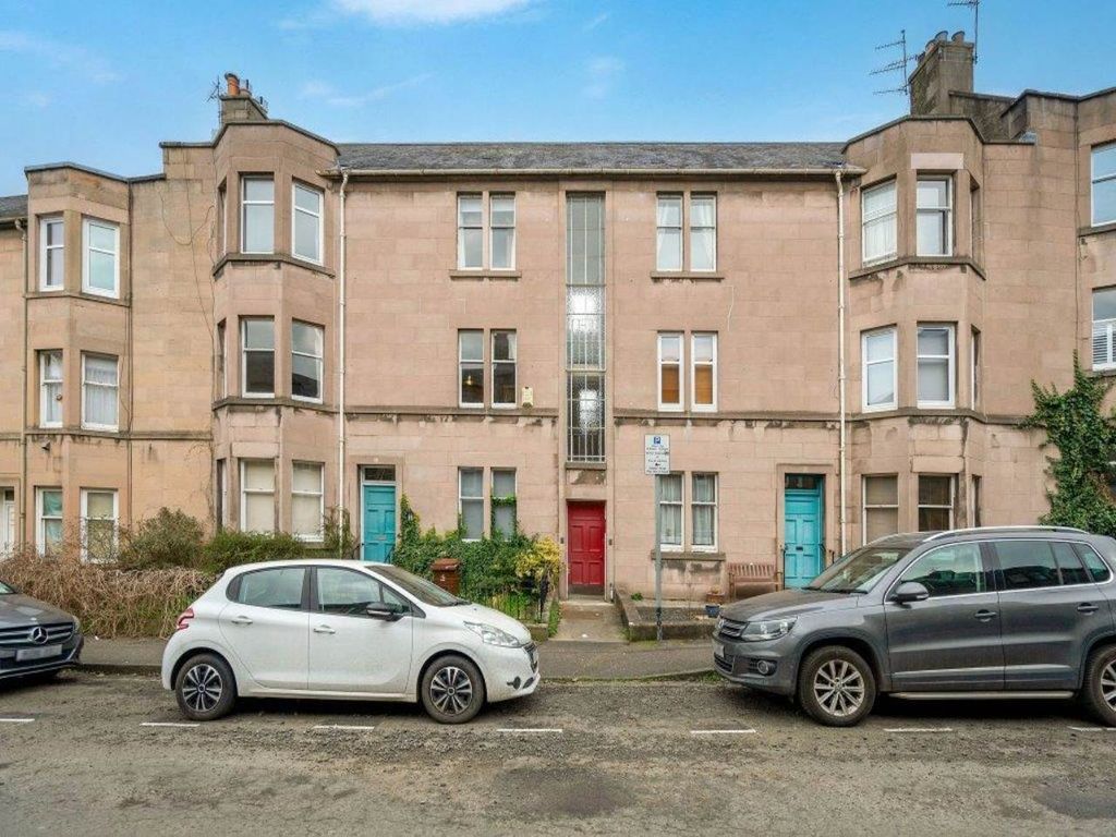 3 bed flat to rent in Learmonth Crescent, Comely Bank, Edinburgh EH4, £
