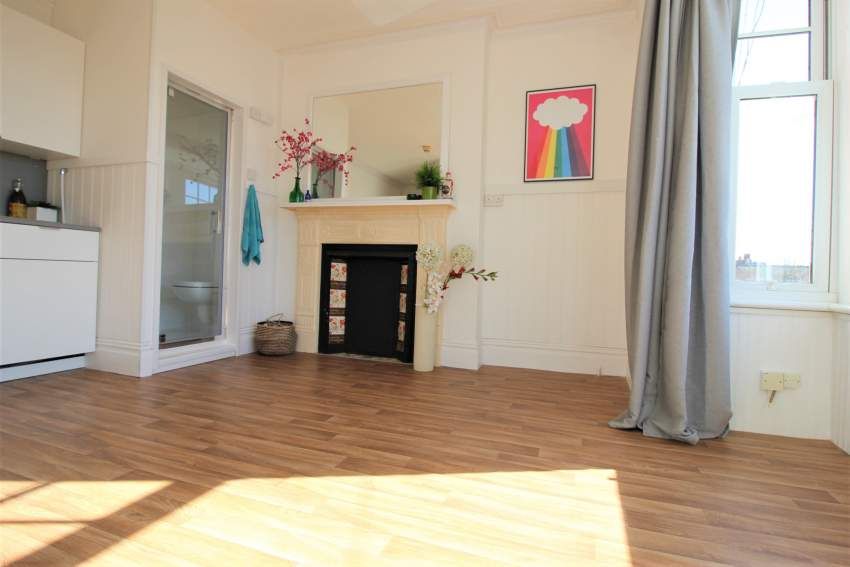 Studio to rent in Chatsworth Road, Brighton BN1 Zoopla