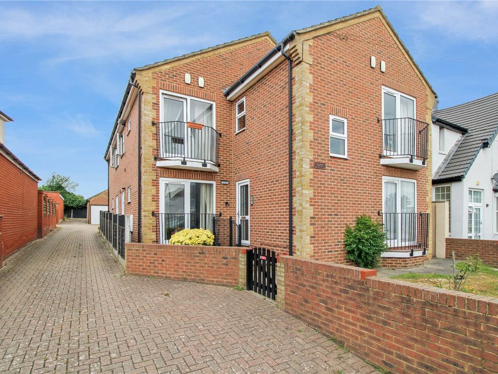1 bed flat for sale in Salisbury Avenue, Wigmore, Rainham, Kent ME8
