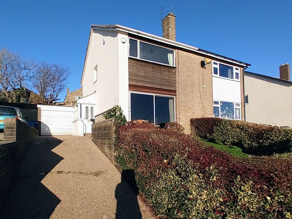 3 bed semidetached house for sale in Hillcrest Road, Thornton