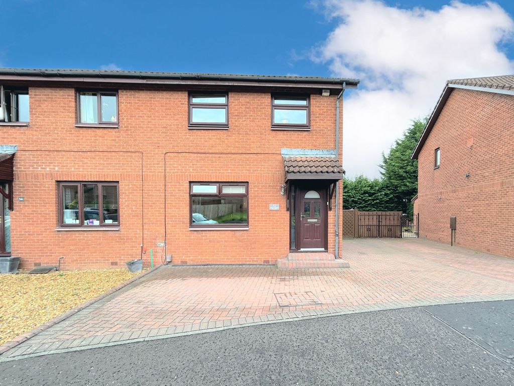 4 bed semidetached house for sale in Blenheim Place, Stenhousemuir FK5