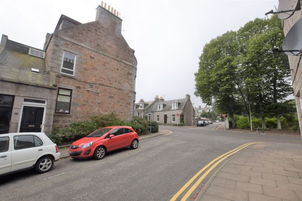 4 bed flat to rent in Loanhead Place, Rosemount, Aberdeen AB25 Zoopla