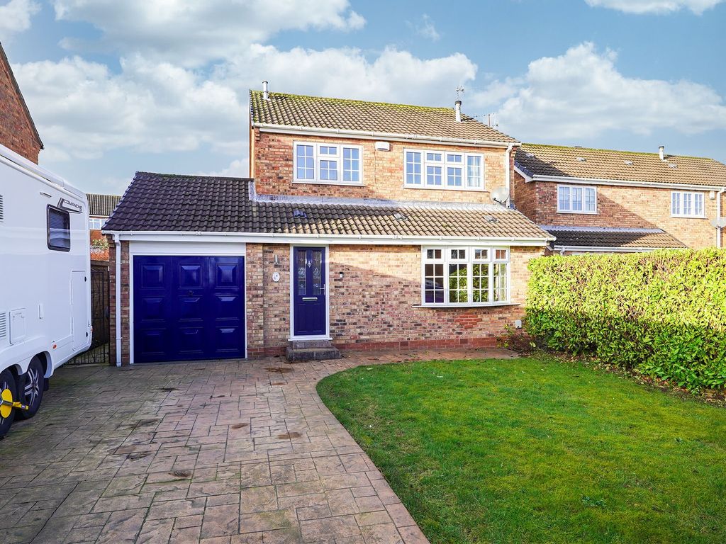 4 bed detached house for sale in Stanford Way, Walton S42, £390,000