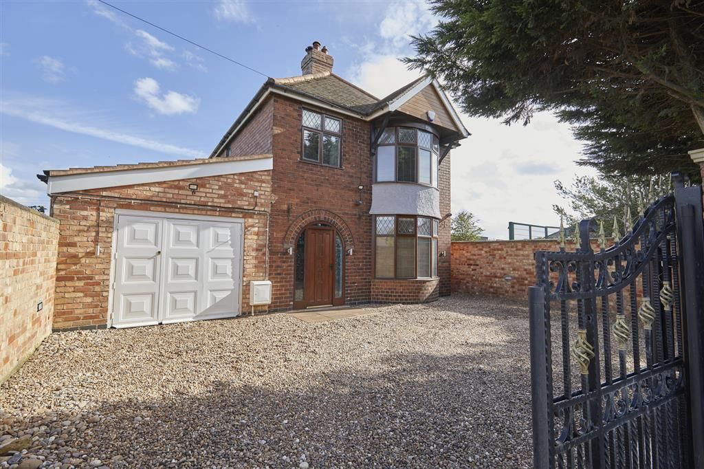 3 bed detached house for sale in Lichfield Road, Barton Under Needwood