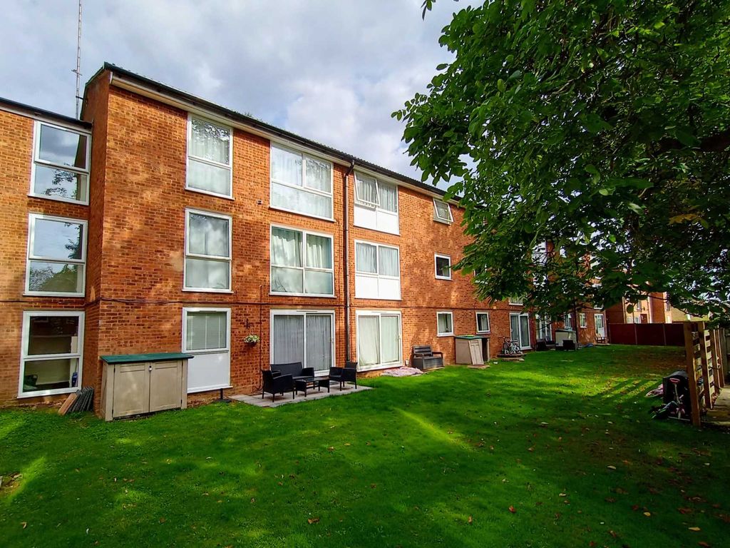 2 bed flat for sale in Datchet Close, Hemel Hempstead HP2 Zoopla