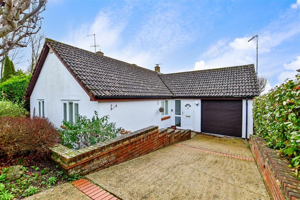 3 bed detached bungalow for sale in Spanton Crescent, Hythe, Kent CT21